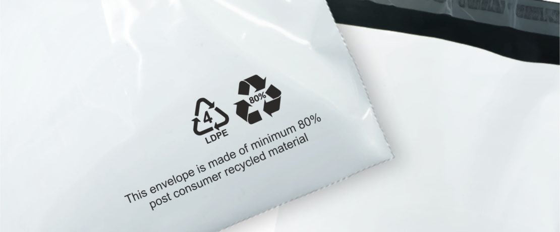 Zbliżenie nadruku na foliopaku z oznaczeniem LDPE i recykling 80%.
